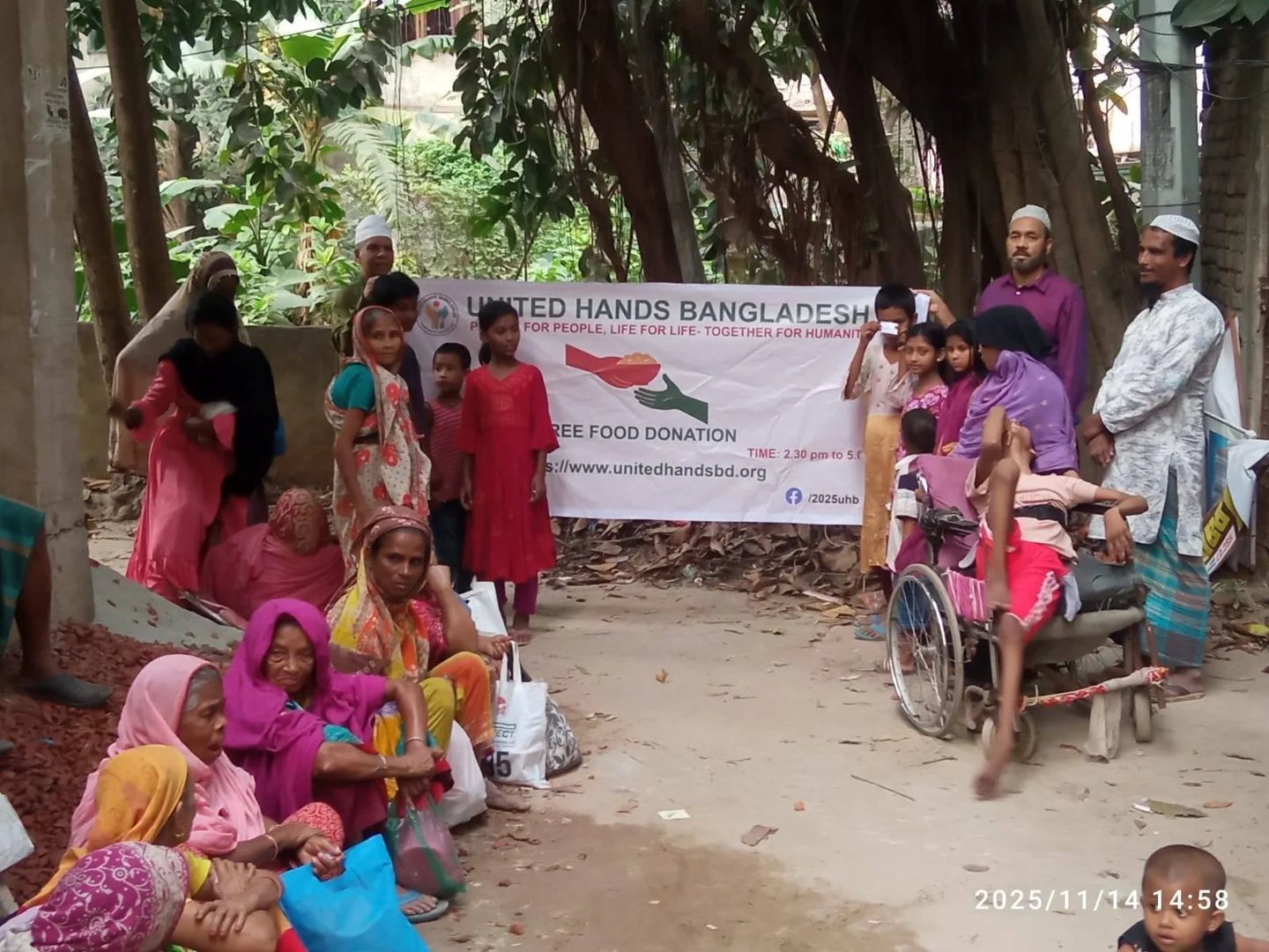 Large community food distribution event